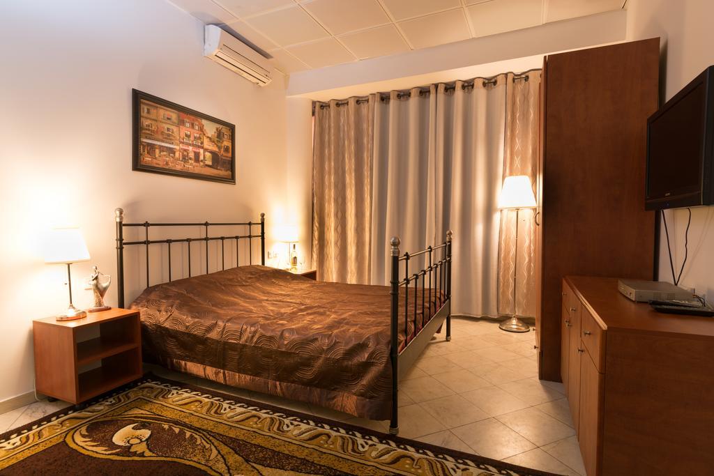 Hotel Rothschild 37 Bat Yam Habitación foto